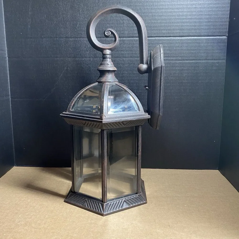 Portfolio Light 15.5-in Rust Outdoor Wall Light Item #56872 Hard-Wired Untested